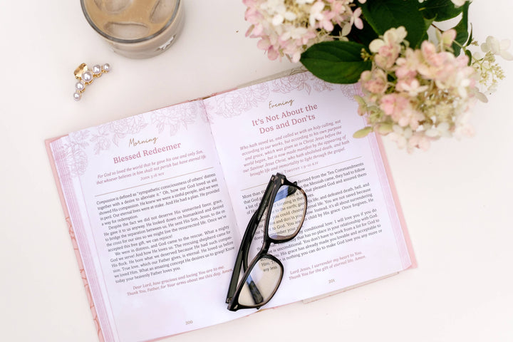 Daily Devotions for Women Morning and Evening Edition