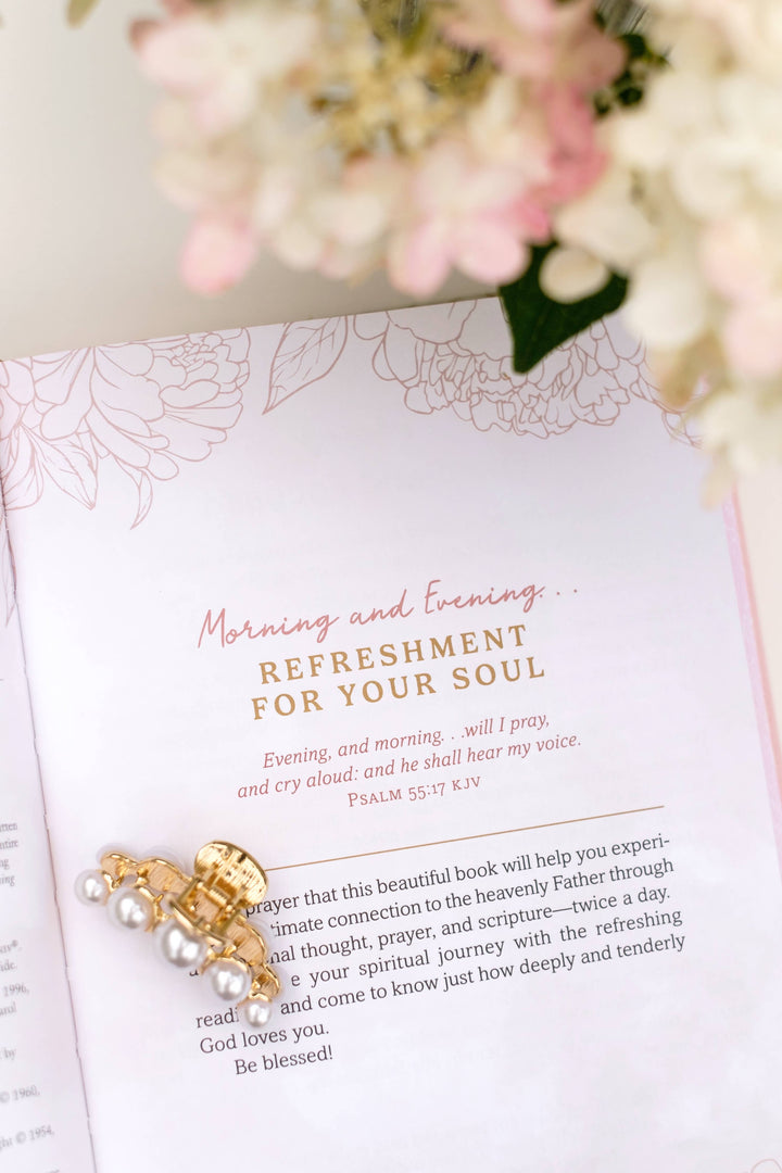 Daily Devotions for Women Morning and Evening Edition